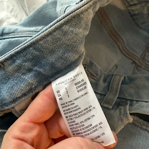 American Eagle Outfitters Light Blue Ripped High Rise Jeans - Picture 4 of 5